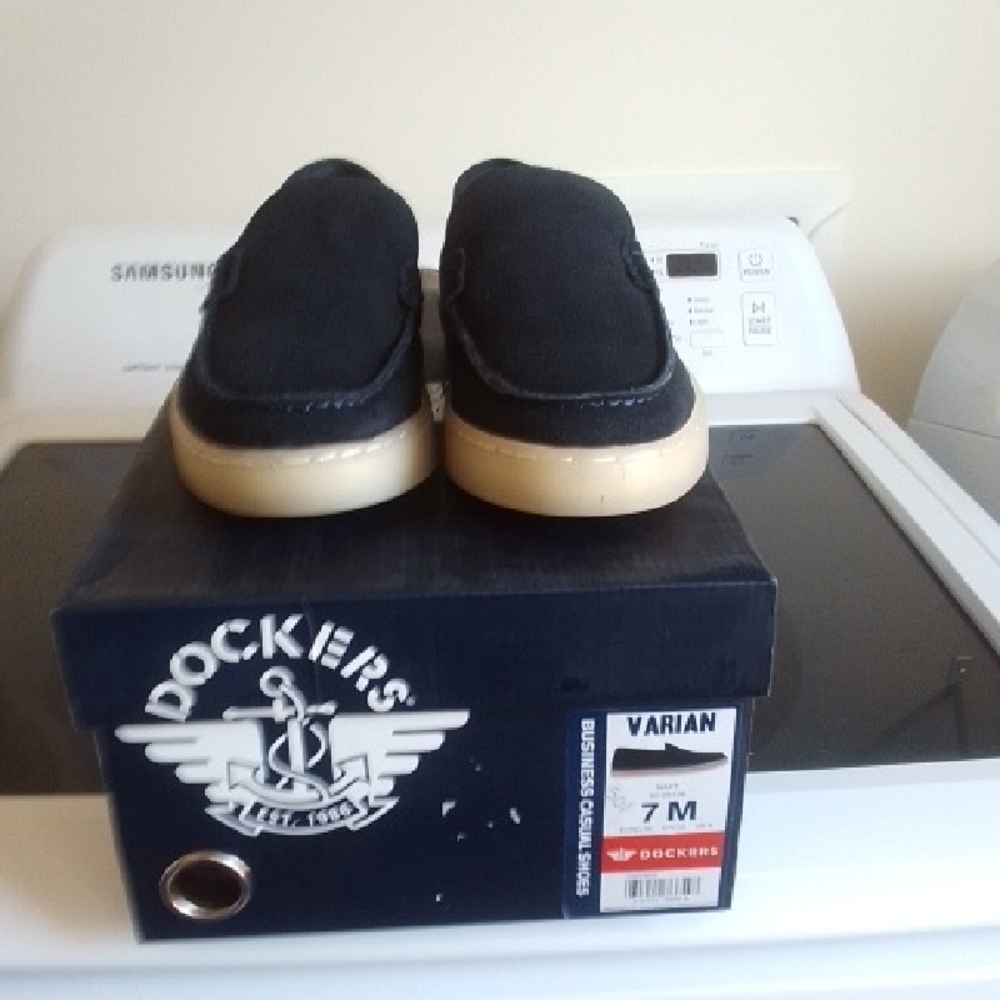 NWT NIB Dockers Varian  Navy Suede Loafers